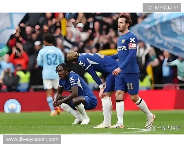 切尔西前锋再度空门不进，全场嘘声震天