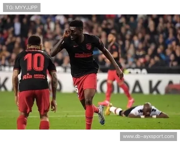 托马斯中路拦截后推射踢破僵局